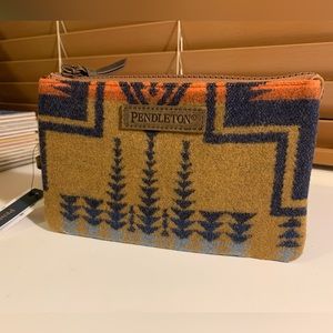 NEW WITH TAGS Pendleton Three Pocket Keeper Wristlet in Harding Tan